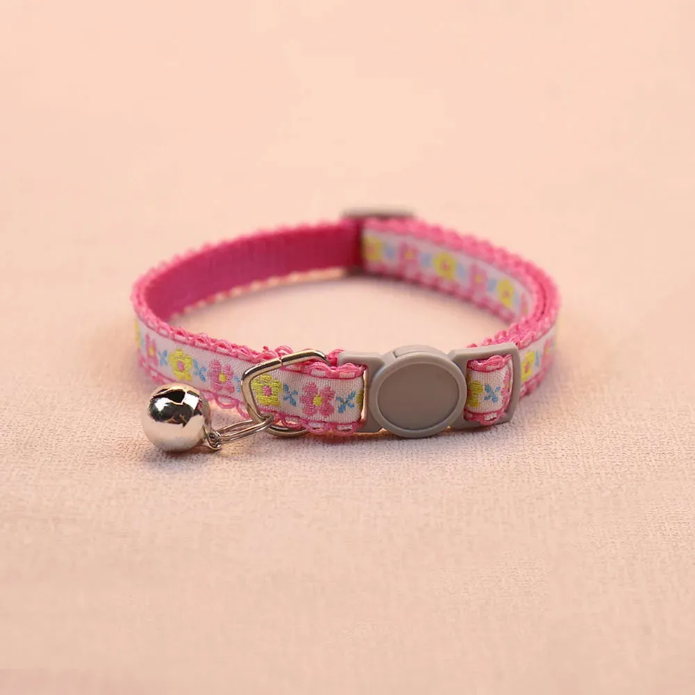 Handcrafted Flower Cat Collar with Bell - Adjustable and Stylish Pet Accessory
