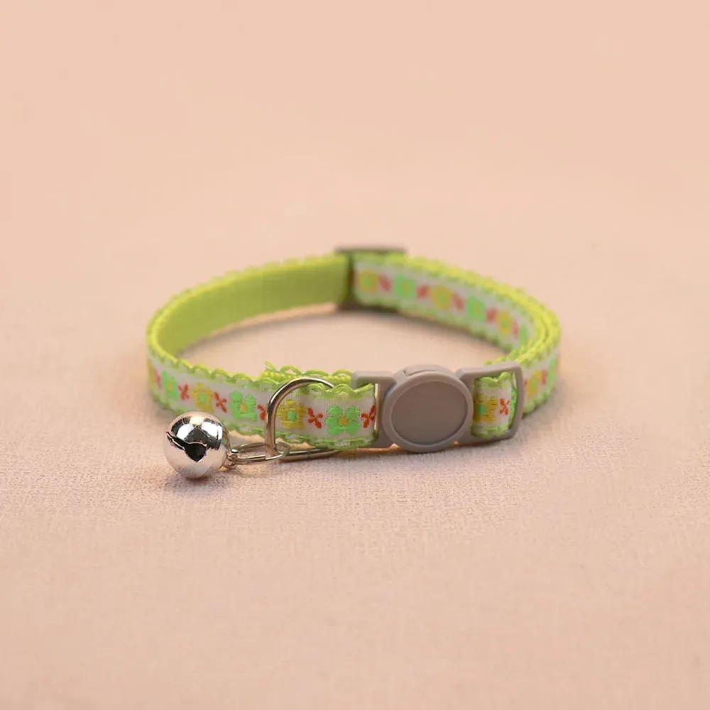 Handcrafted Flower Cat Collar with Bell - Adjustable and Stylish Pet Accessory