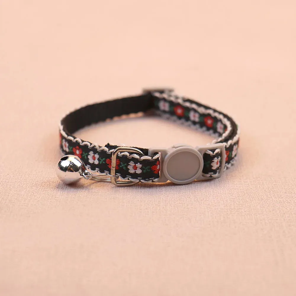 Handcrafted Flower Cat Collar with Bell - Adjustable and Stylish Pet Accessory