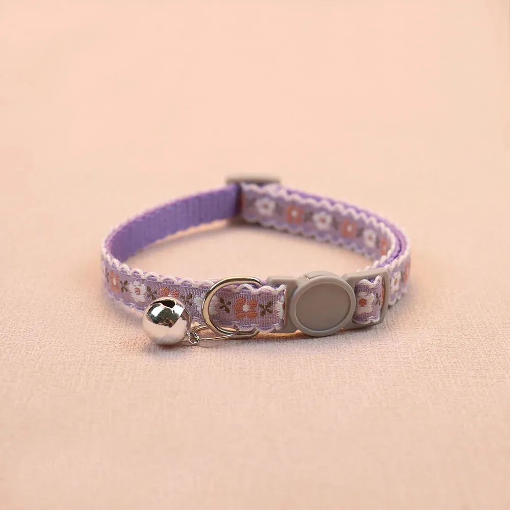 Handcrafted Flower Cat Collar with Bell - Adjustable and Stylish Pet Accessory