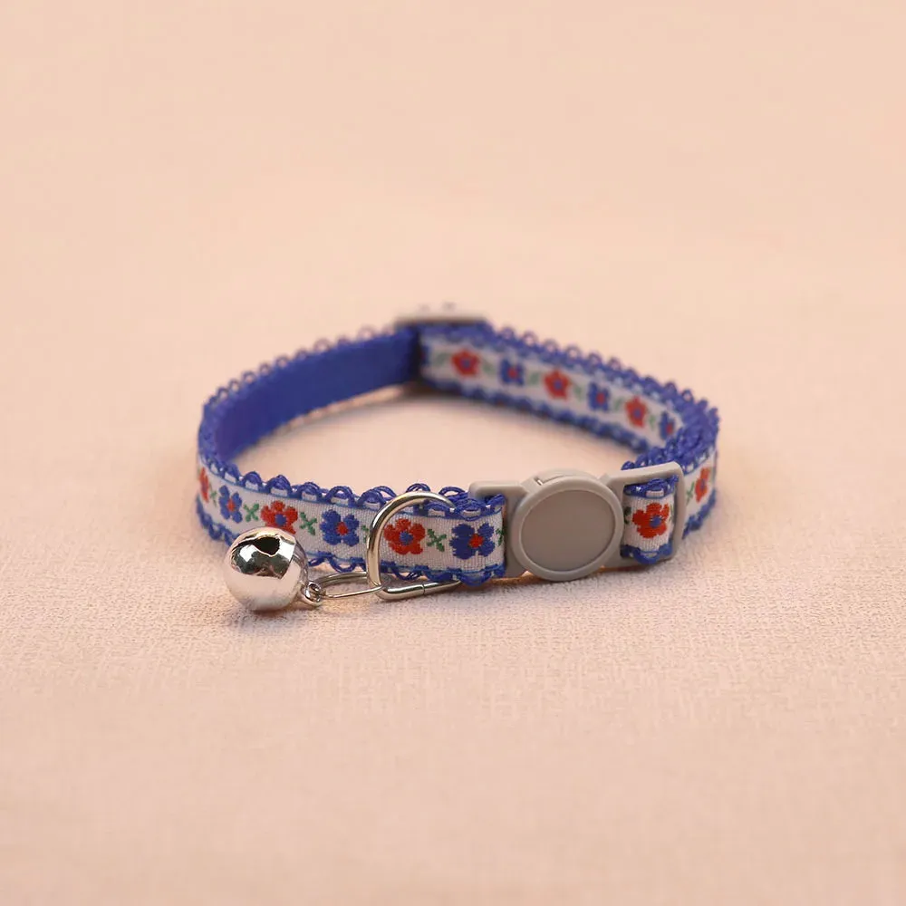 Handcrafted Flower Cat Collar with Bell - Adjustable and Stylish Pet Accessory
