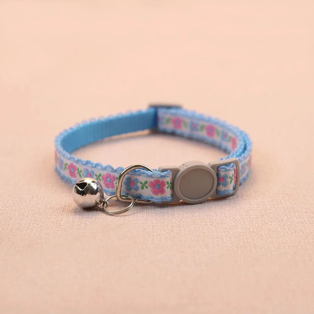 Handcrafted Flower Cat Collar with Bell - Adjustable and Stylish Pet Accessory