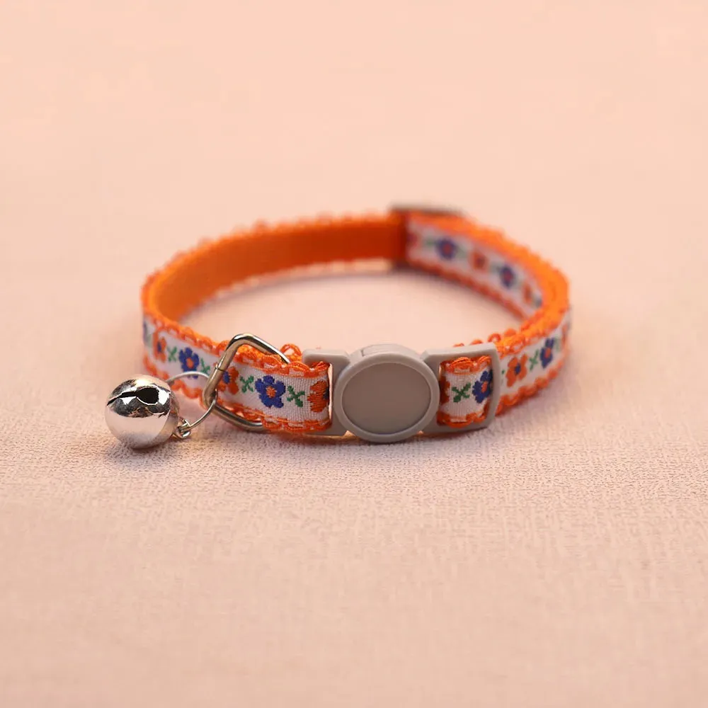 Handcrafted Flower Cat Collar with Bell - Adjustable and Stylish Pet Accessory