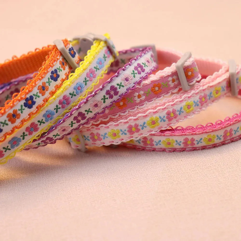 Handcrafted Flower Cat Collar with Bell - Adjustable and Stylish Pet Accessory
